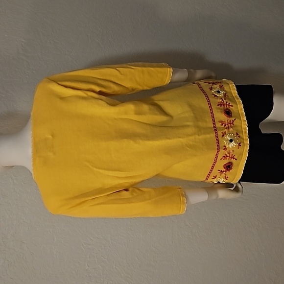 STORYBOOK KNITS Yellow Floral Embroidered Split Neck Sweater Medium - Picture 6 of 9